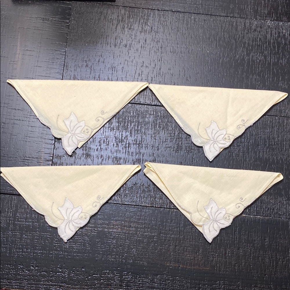 Vintage 1940’s-1860’s Madeira Style Set of 4 Pale Yellow Floral Corner Napkins!